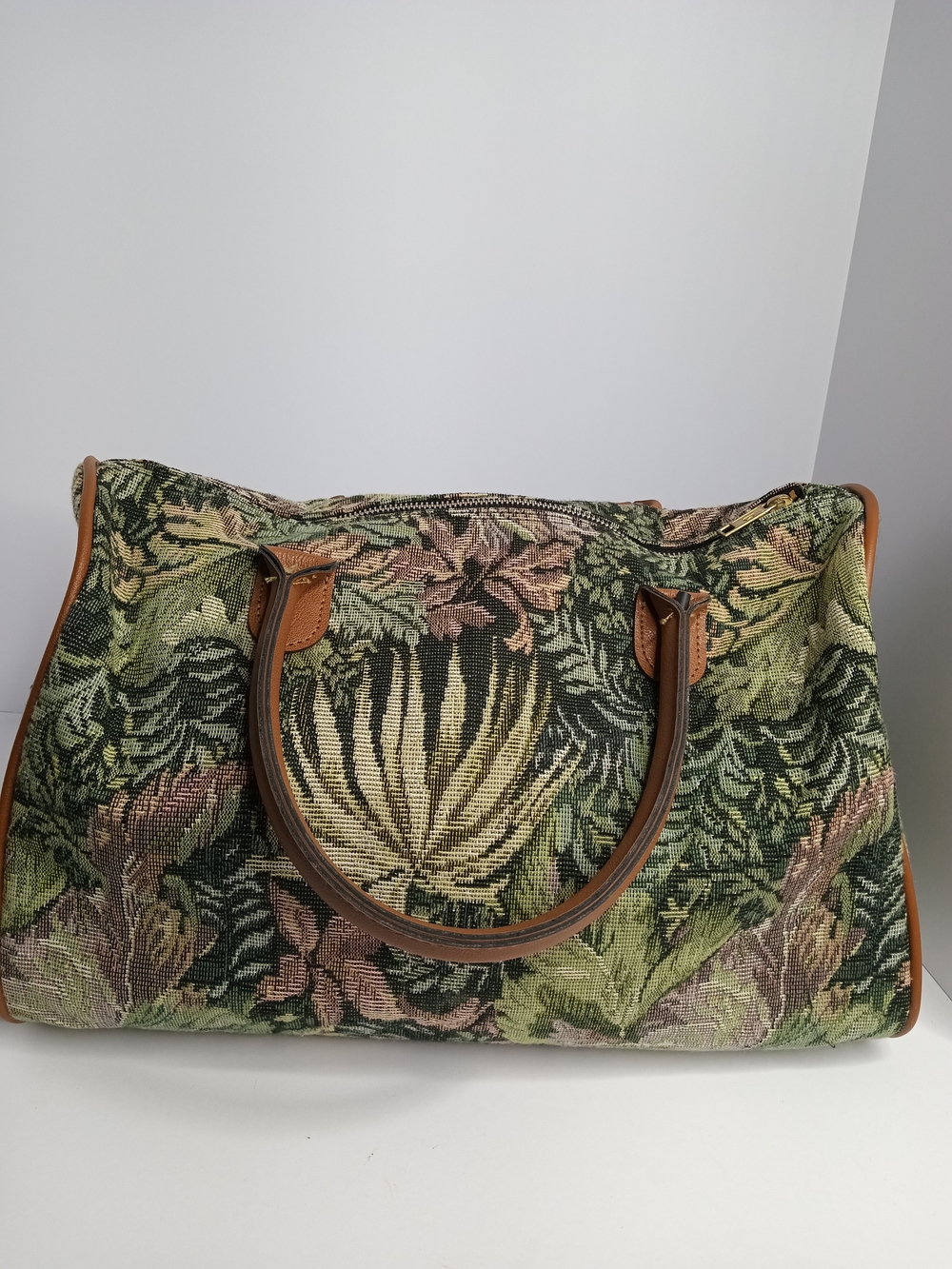 American Tourister Green Floral Tapestry Travel Bag with Tan Trim - Picture 3 of 7